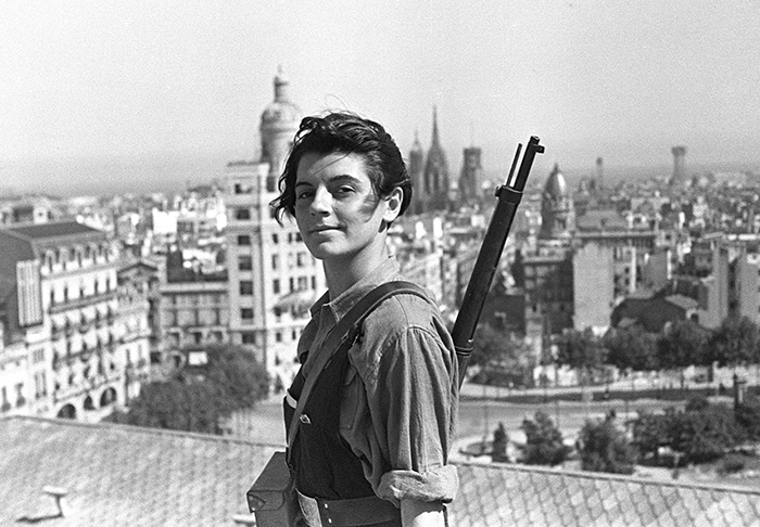 Marina Ginestà Was A French Veteran Of The Spanish Civil War. This Is Her Most Famous Picture At The Top Of Hotel Colón In Barcelona (21 July, 1936)